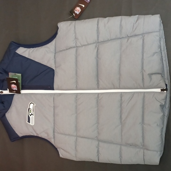NWT Seattle Seahawks Nike Puffer vest. Right chest silk screen Seahawks logo - Picture 2 of 8